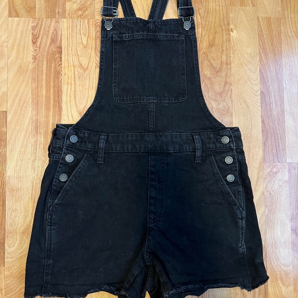 Madewell Pants - VGUC Madewell Washed Black 💯 Cotton Denim Shorts Overalls sz M